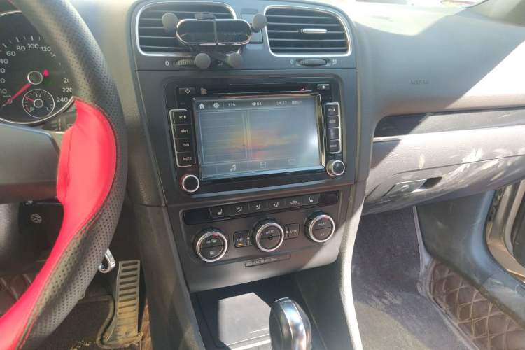 Used Volkswagen Golf 2012 1.4TSI Comfort Convertible Edition Audio And AC Panel