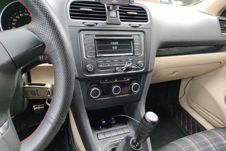 Used Volkswagen Golf 2012 1.4 TSI Manual Comfort Edition Audio And AC Panel