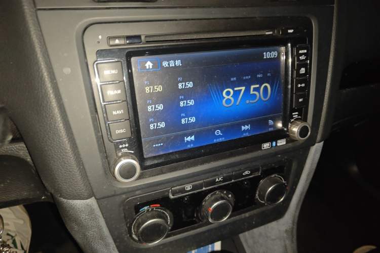 Used Volkswagen Golf 2012 1.6L Automatic Comfort Model Audio And AC Panel