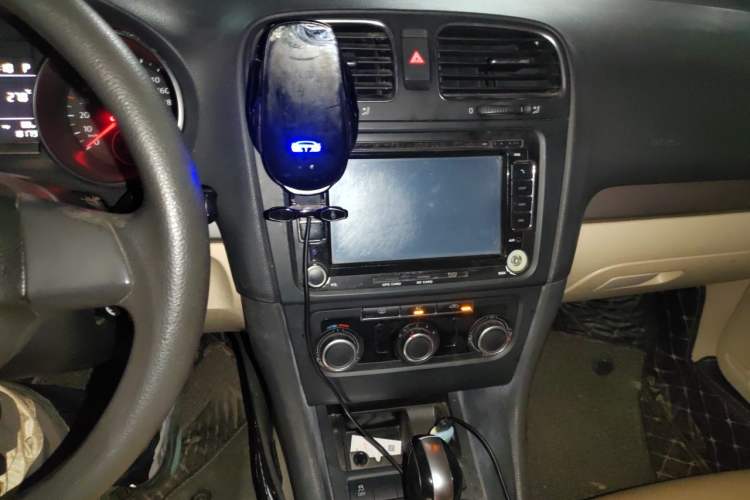 Used Volkswagen Golf 2012 1.6L Automatic Fashion Model Audio And AC Panel