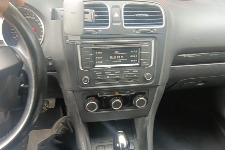 Used Volkswagen Golf 2012 1.6L Automatic Comfort Model Audio And AC Panel