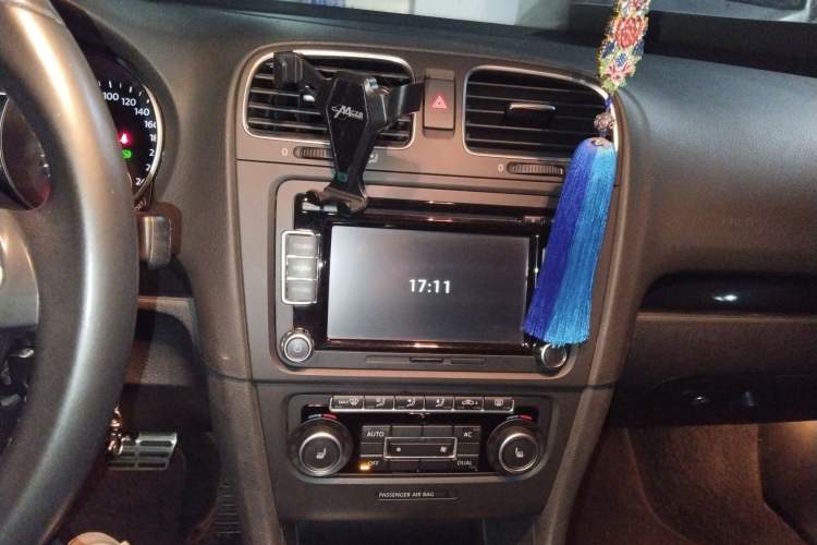 Used Volkswagen Golf 2012 1.4TSI Luxury Convertible Edition Audio And AC Panel