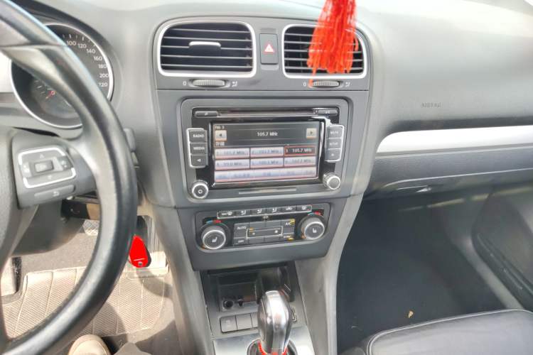 Used Volkswagen Golf 2012 1.4TSI Automatic Luxury Edition Audio And AC Panel