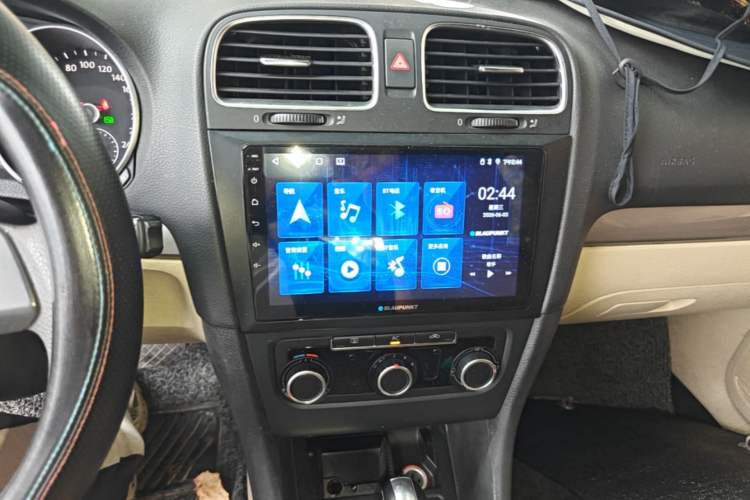 Used Volkswagen Golf 2012 1.6L Automatic Fashion Model Audio And AC Panel