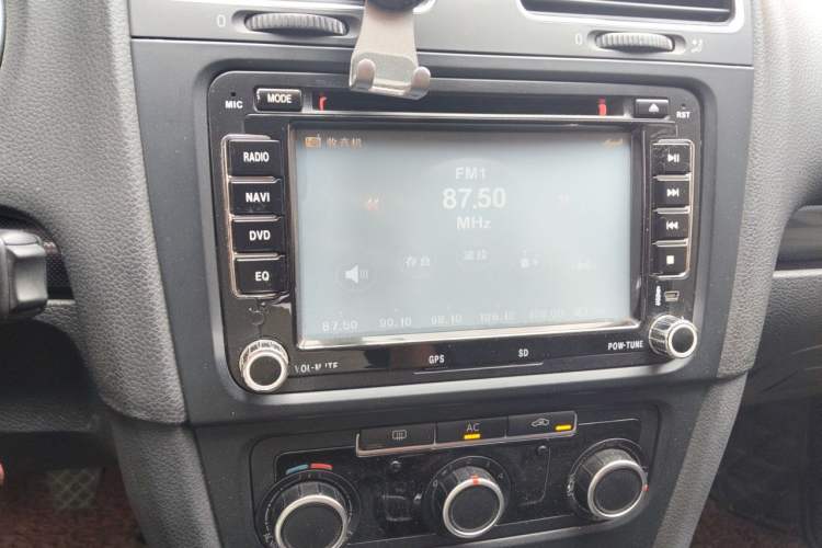 Used Volkswagen Golf 2012 1.6 Manual Comfort Edition Audio And AC Panel