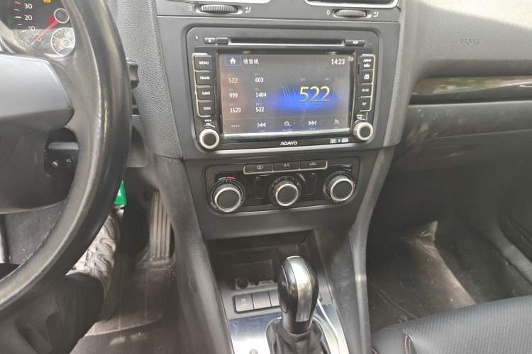 Used Volkswagen Golf 2012 1.6L Automatic Comfort Model Audio And AC Panel