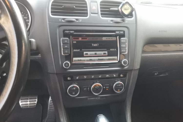 Used Volkswagen Golf 2012 1.4TSI Luxury Convertible Edition Audio And AC Panel