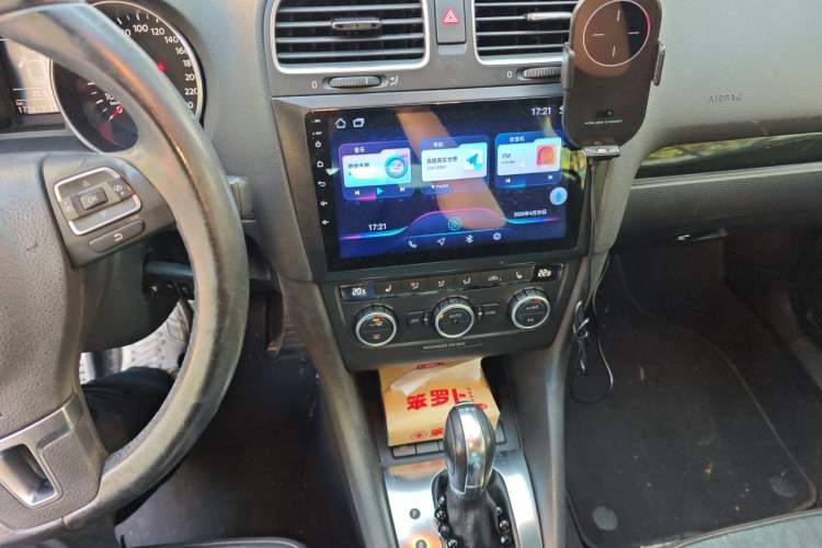 Used Volkswagen Golf 2012 1.4TSI Luxury Convertible Edition Audio And AC Panel