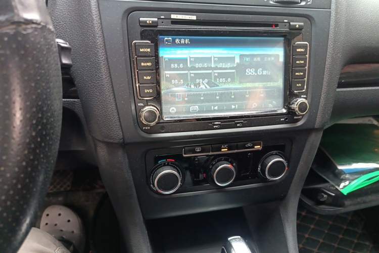 Used Volkswagen Golf 2012 1.6L Automatic Comfort Model Audio And AC Panel