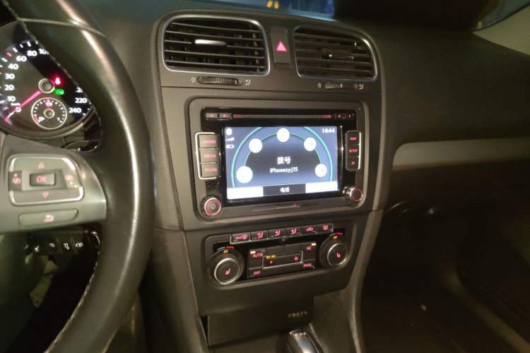 Used Volkswagen Golf 2012 1.4TSI Automatic Luxury Edition Audio And AC Panel