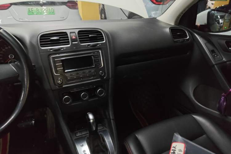 Used Volkswagen Golf 2012 1.6L Automatic Comfort Model Audio And AC Panel