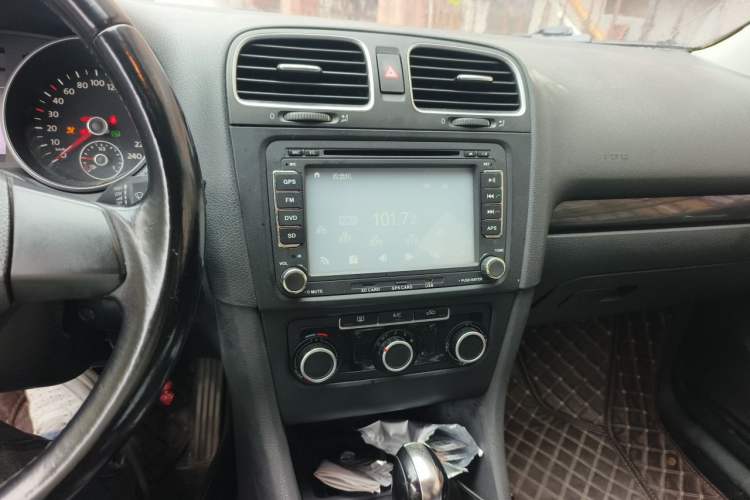 Used Volkswagen Golf 2012 1.6L Automatic Comfort Model Audio And AC Panel
