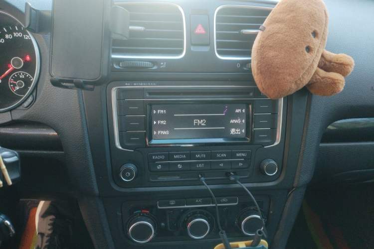 Used Volkswagen Golf 2012 1.6L Automatic Comfort Model Audio And AC Panel