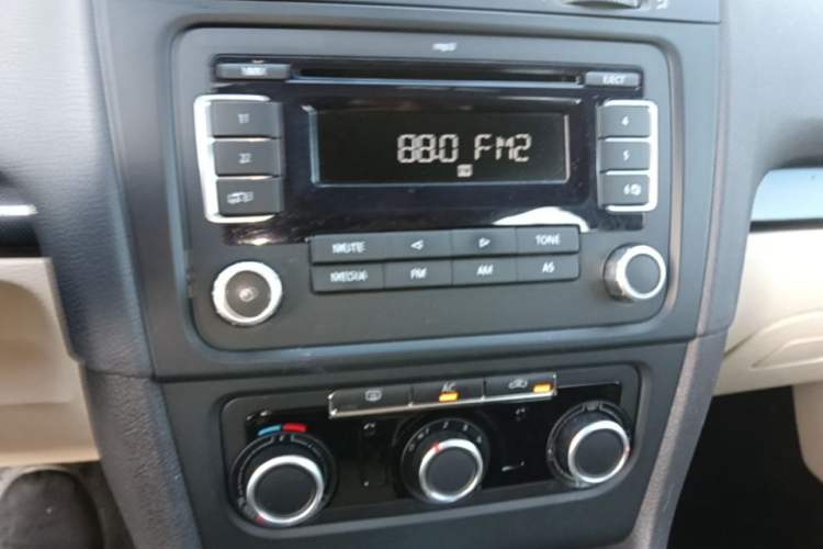Used Volkswagen Golf 2012 1.6L Automatic Comfort Model Audio And AC Panel