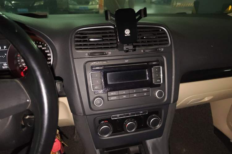 Used Volkswagen Golf 2012 1.6L Automatic Comfort Model Audio And AC Panel