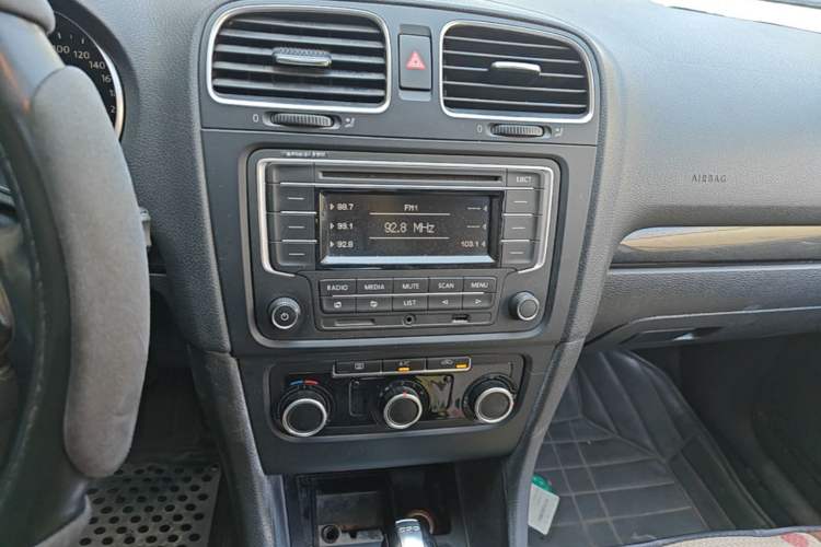Used Volkswagen Golf 2012 1.4 TSI Automatic Comfort Edition Audio And AC Panel