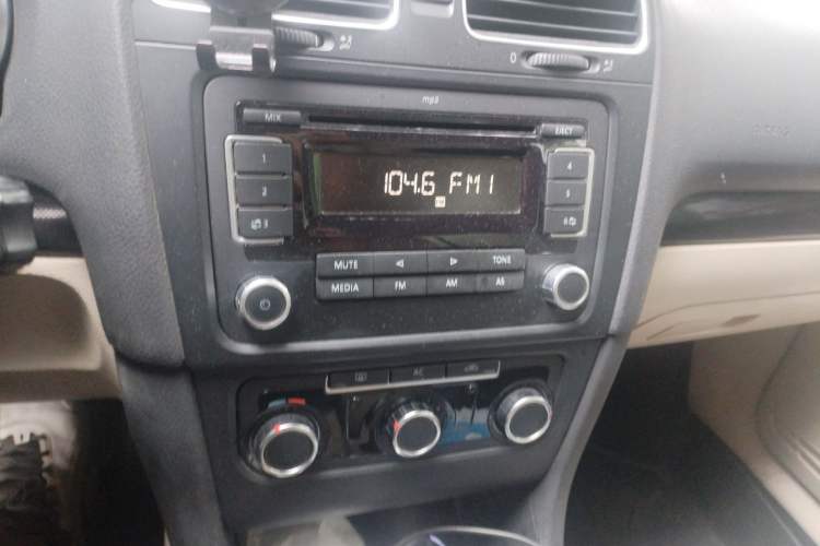 Used Volkswagen Golf 2012 1.6L Automatic Comfort Model Audio And AC Panel