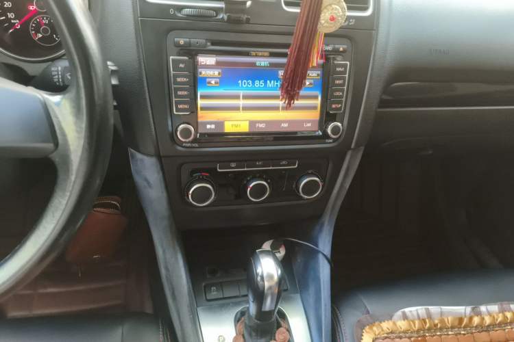 Used Volkswagen Golf 2012 1.6L Automatic Comfort Model Audio And AC Panel