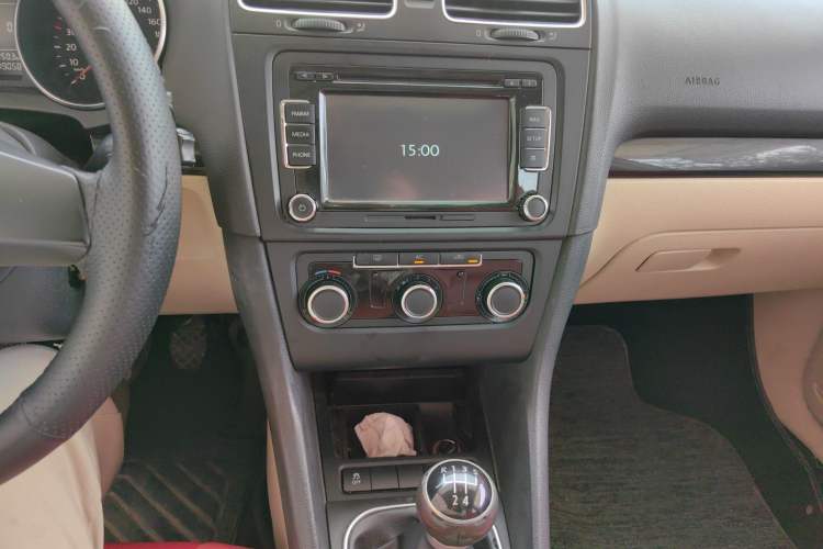 Used Volkswagen Golf 2012 1.6 Manual Comfort Edition Audio And AC Panel