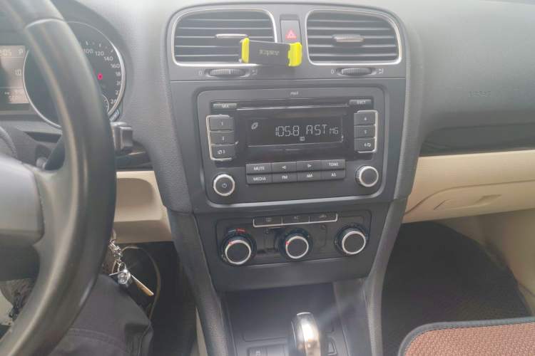 Used Volkswagen Golf 2012 1.6L Automatic Comfort Model Audio And AC Panel