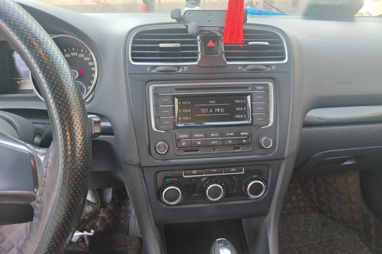 Used Volkswagen Golf 2012 1.6L Automatic Comfort Model Audio And AC Panel
