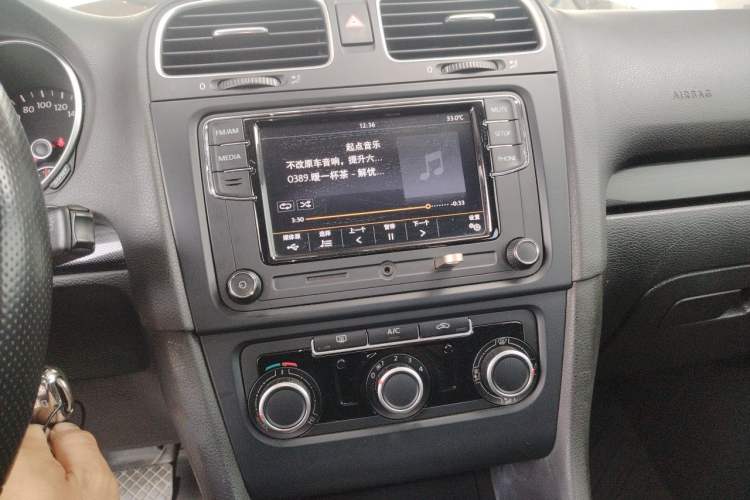 Used Volkswagen Golf 2012 1.6L Automatic Comfort Model Audio And AC Panel
