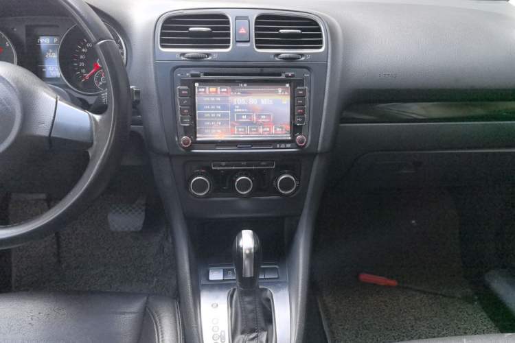 Used Volkswagen Golf 2012 1.4 TSI Automatic Comfort Edition Audio And AC Panel