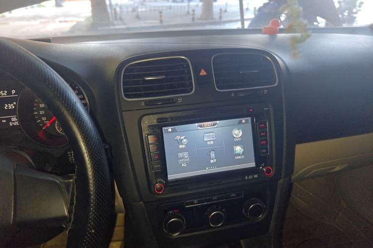 Used Volkswagen Golf 2012 1.6L Automatic Comfort Model Audio And AC Panel