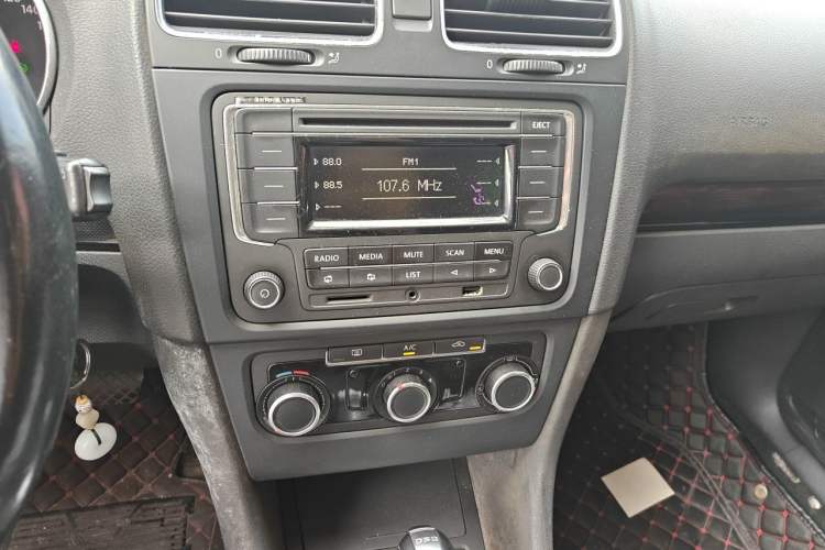 Used Volkswagen Golf 2012 1.4 TSI Automatic Comfort Edition Audio And AC Panel