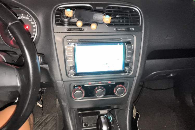 Used Volkswagen Golf 2012 1.6L Automatic Comfort Model Audio And AC Panel