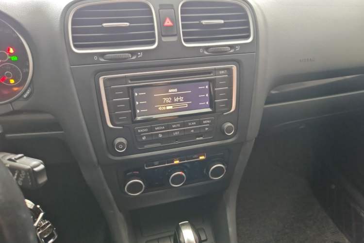 Used Volkswagen Golf 2012 1.6L Automatic Comfort Model Audio And AC Panel