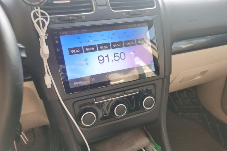 Used Volkswagen Golf 2012 1.6 Manual Comfort Edition Audio And AC Panel