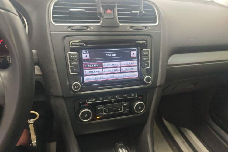 Used Volkswagen Golf 2012 1.4TSI Automatic Luxury Edition Audio And AC Panel