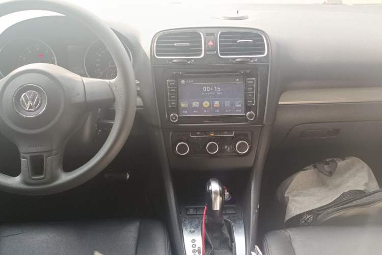 Used Volkswagen Golf 2012 1.6L Automatic Fashion Model Audio And AC Panel