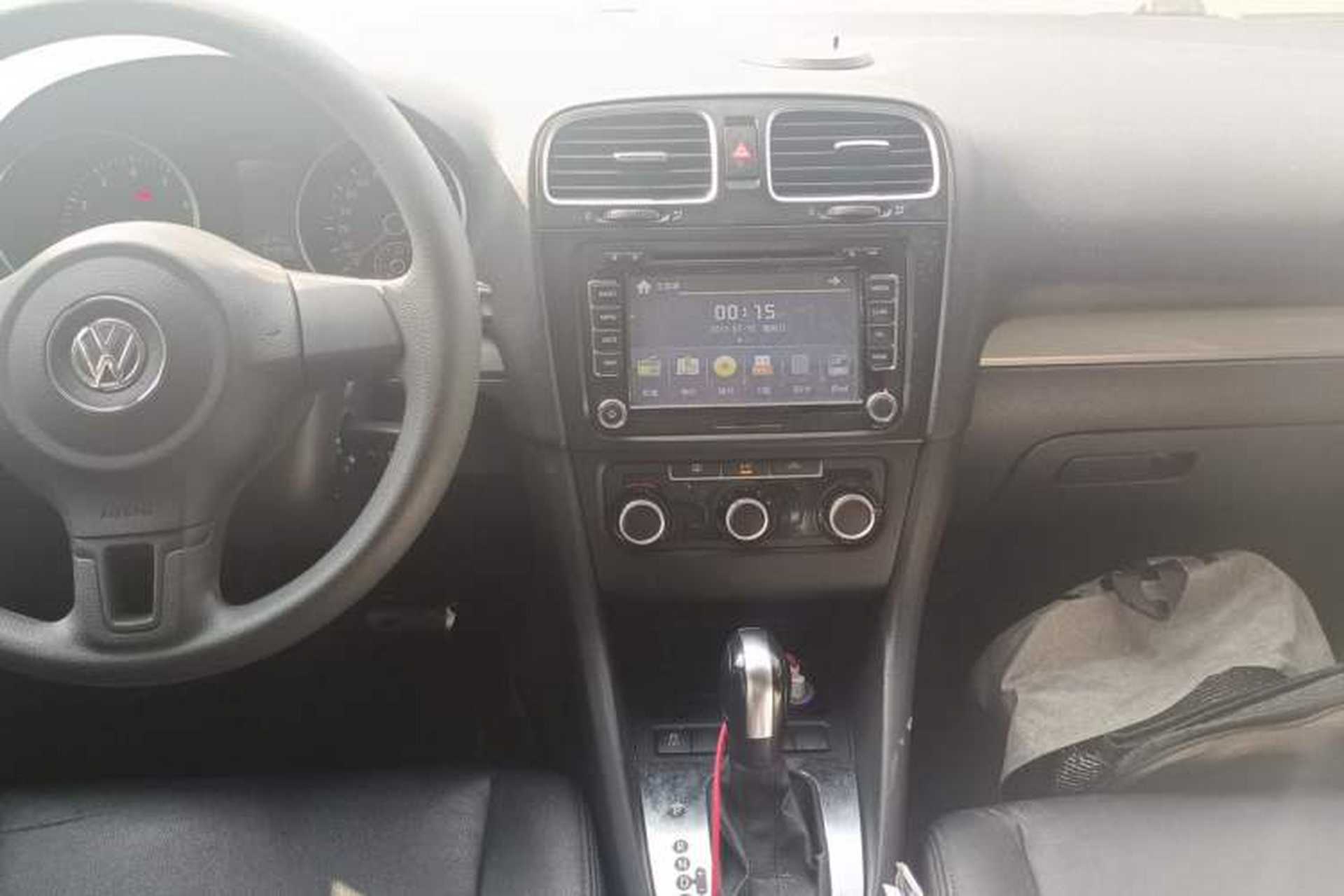 Used Volkswagen Golf 2012 1.6L Automatic Fashion Model Audio And AC Panel