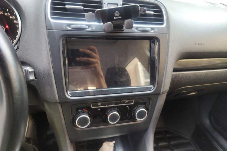 Used Volkswagen Golf 2012 1.6L Automatic Comfort Model Audio And AC Panel