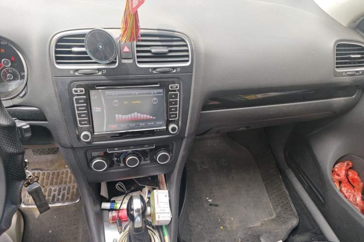 Used Volkswagen Golf 2012 1.6L Automatic Comfort Model Audio And AC Panel