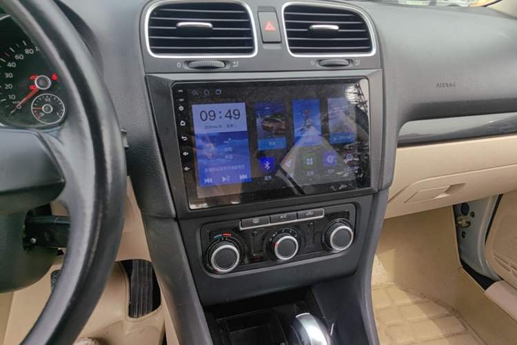 Used Volkswagen Golf 2012 1.6L Automatic Comfort Model Audio And AC Panel