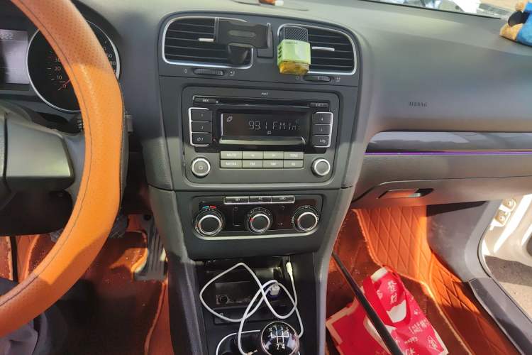 Used Volkswagen Golf 2012 1.6 Manual Comfort Edition Audio And AC Panel