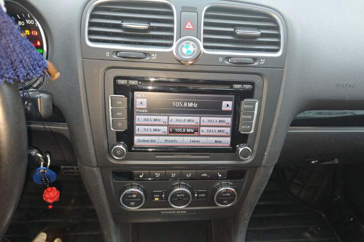 Used Volkswagen Golf 2012 1.4TSI Luxury Convertible Edition Audio And AC Panel