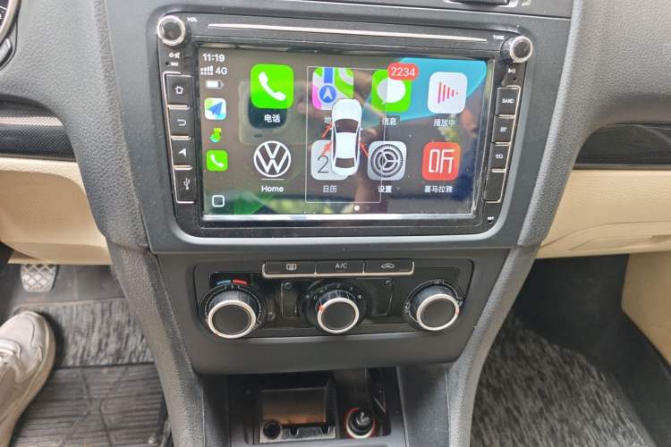 Used Volkswagen Golf 2012 1.6 Manual Comfort Edition Audio And AC Panel