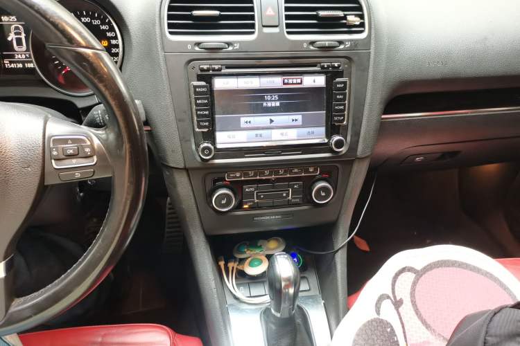 Used Volkswagen Golf 2012 1.4TSI Luxury Convertible Edition Audio And AC Panel