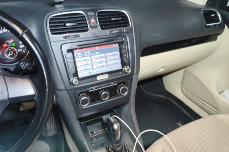 Used Volkswagen Golf 2012 1.6L Automatic Comfort Model Audio And AC Panel