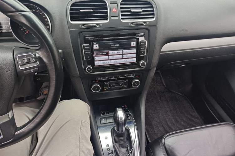Used Volkswagen Golf 2012 1.4TSI Automatic Luxury Edition Audio And AC Panel