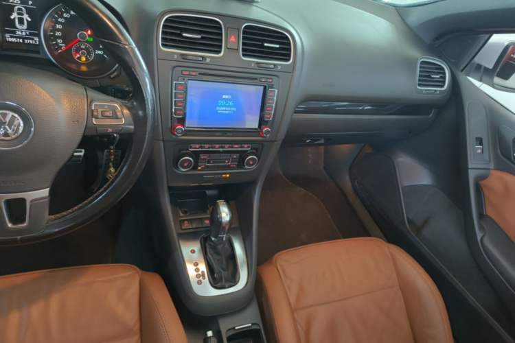 Used Volkswagen Golf 2012 1.4TSI Luxury Convertible Edition Audio And AC Panel