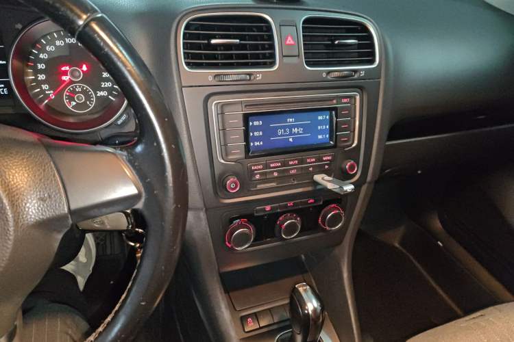 Used Volkswagen Golf 2012 1.4 TSI Automatic Comfort Edition Audio And AC Panel