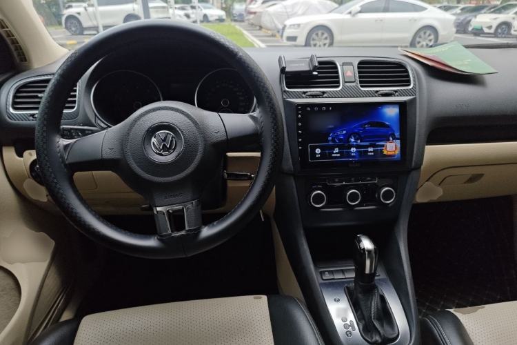 Used Volkswagen Golf 2012 1.6L Automatic Comfort Model Center Console