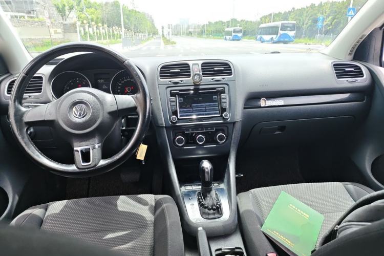 Used Volkswagen Golf 2012 1.4 TSI Automatic Comfort Edition Center Console