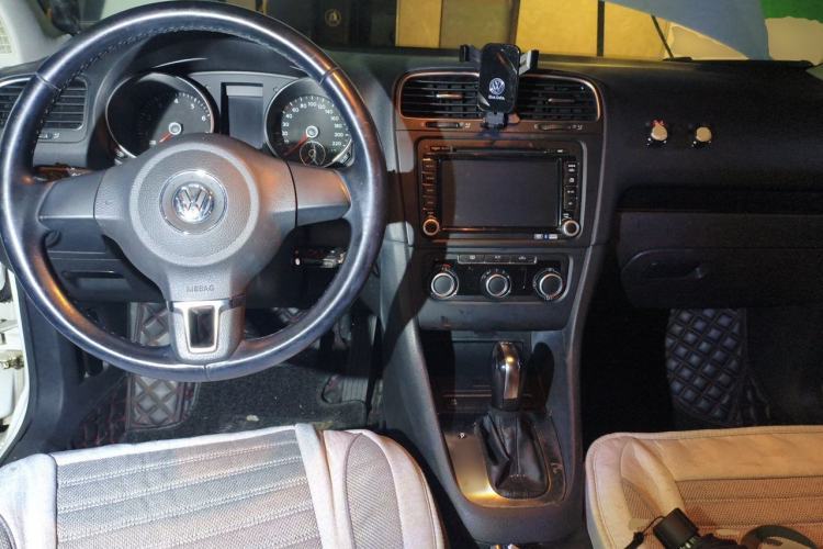 Used Volkswagen Golf 2012 1.4 TSI Automatic Comfort Edition Center Console