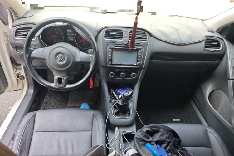 Used Volkswagen Golf 2012 1.6 Manual Comfort Edition Center Console